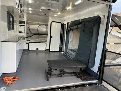 Customized Mobile Pet Bathing Grooming Salon Trailer Portable Dog Cat Care Center for Outdoor Commercial Service Use